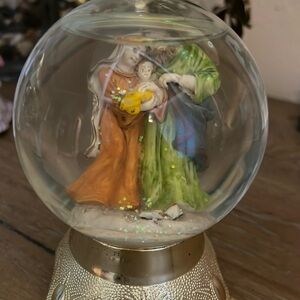 Jesus, Mary and Joseph globe for every season musical part is missing